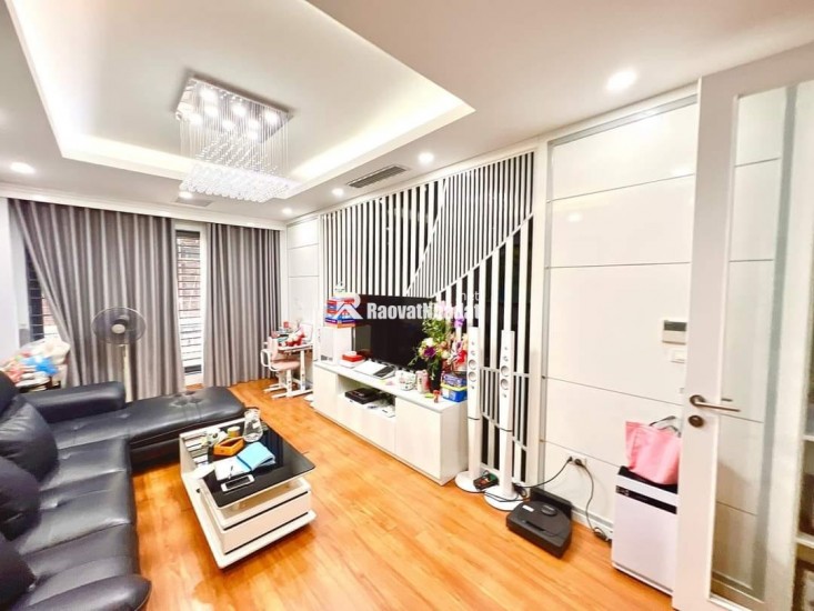 NHÀ ĐẸP Ở PHÙNG CHÍ KIÊN -PHÂN LÔ Ô TÔ - MẶT NGÕ KINH DOANH - 2 THOÁNG TRƯỚC  SAU - FULL NỘI THẤT TIỀN TỶ.